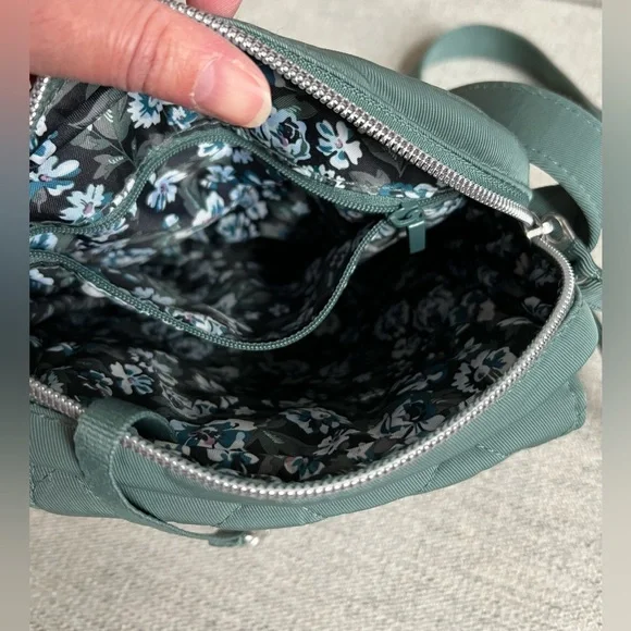 EUC Vera Bradley Crossbody in Olive Leaf Performance Twill - Picture 4 of 6